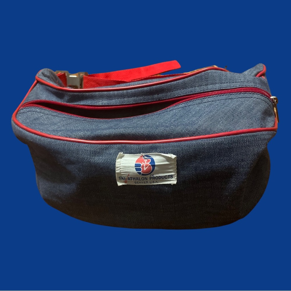 Skiathalon Products large fanny pack. Perfect for some upcoming ski trips!